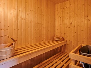 entspannen Sie in der hauseigenen Sauna ...