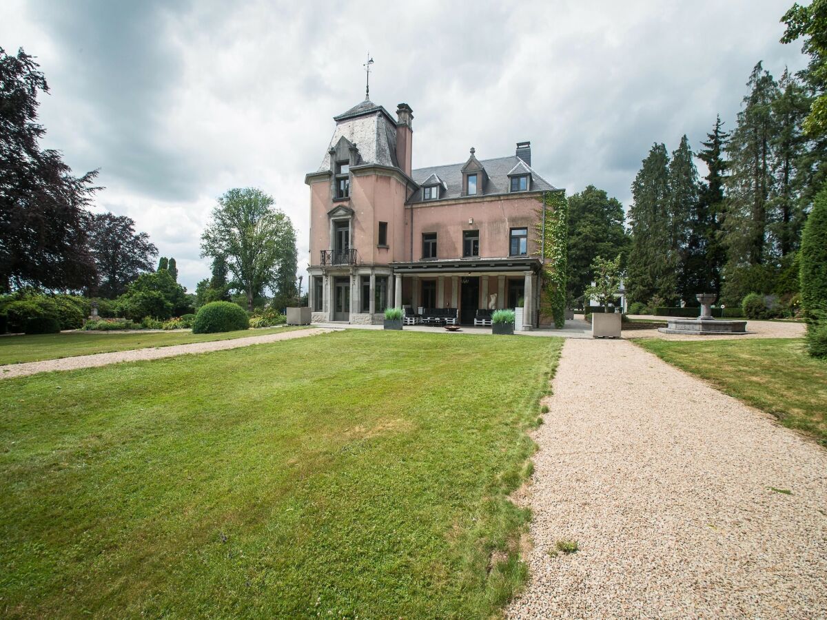 Schloss Robelmont Außenaufnahme 4