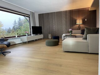 Das gemütliche Wohnzimmer mit schönem Ausblick