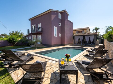 Casa per le vacanze Casa Viola con piscina