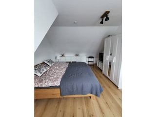 Schlafzimmer DG