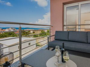 Ferienwohnung Apartment with two bedrooms | 250 m from the sea | partial sea view