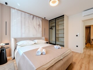Bedroom with double bed 2