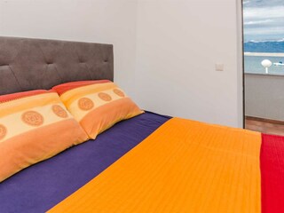 Schlafzimmer mit Doppelbett