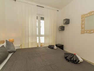 Schlafzimmer mit Doppelbett