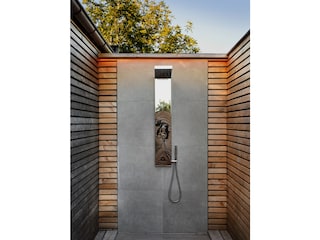 Außendusche im Saunabereich