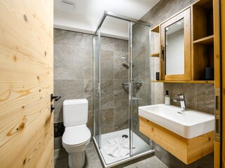 Bad mit Dusche & WC