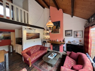 emütlich eingerichtetes Wohnzimmer