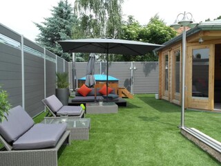 Wellnessbereich mit HotTube-Holz_beheizt