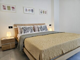Double bedroom with bath en suite