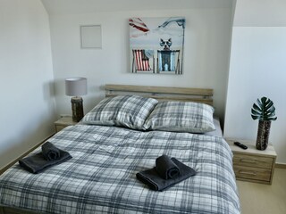 Schlafzimmer 1 mit Fernseher