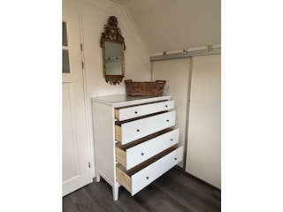 Schlafzimmer 1 oben-leere Kommode für Gäste