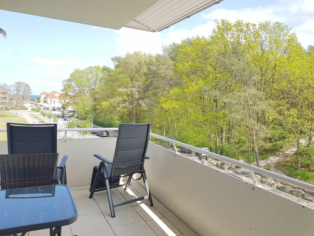 Freier Blick auf die Ostsee vom überdachten Balkon