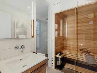 Badezimmer mit Sauna