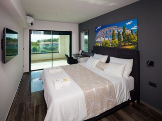 Bedroom (5 identical ensuite bedrooms with sea view)