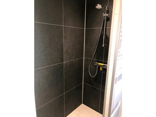 shower(floor level)