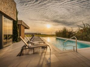 Villa Vigneto – Luxuriöse Villa mit 6 Schlafzimmern und beheiztem Pool und herrlichem Meerblick - Brtonigla - image1