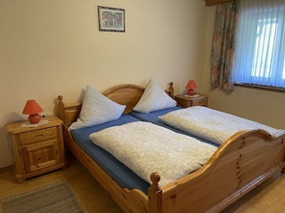 Schlafzimmer 1 FW2