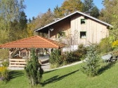 Ferienhausansicht Süden mit Pavillon