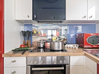 Backofen, Ceranfeld, Mikrowelle, Wasserkocher, Kaffeemaschine, Teebereiter, Gefrierfach