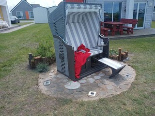 gemütlicher Strandkorb beim Ferienhaus Boje by Seeblick Ferien ORO