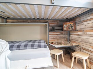 im zweiten Schlafzimmer zusätzlich ein Hochbett und ein Schrankbett