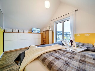 das zweite Schlafzimmer mit Einzel/Doppelbett