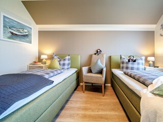 Schlafzimmer mit 2 Boxspring Einzelbetten natürlich auch als Doppelbett zu stellen