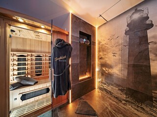 Infrarotsaunakabine, bodengleiche Walk In Dusche mit Regenbrause