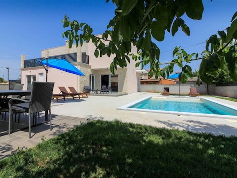 Vakantiehuis Villa Gogo met privézwembad