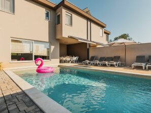 Villa Jadranka - Villa 4BD avec piscine et aire de jeux près de la plage de Duga uvala