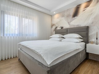 Bedroom NO3 with king size bed 180cm x 200cm, air-condi