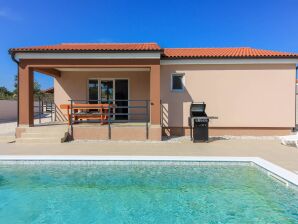 Holiday house Villa Stocozzi with private pool - Juršići - image1