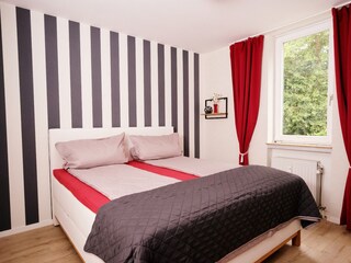 Schlafzimmer  mit 1,80 m Boxspringbett