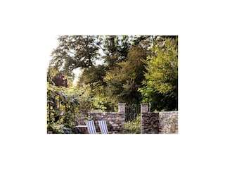 Ca. 7,5 m x 2,5 m großer Pool mit Liegebereich und Außendusche (Corte Villa Donati)