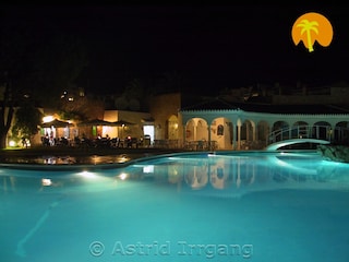 Tolle Stimmung am Abend im spanischen Poolrestaurant