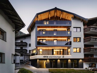 raetia_alpinlounge_aussenansicht_wyhlidal_1637