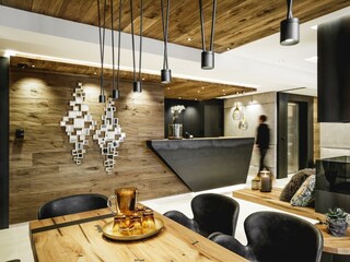 raetia_alpinlounge_rezeption_wyhlidal_1592