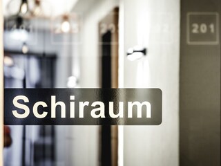 raetia_alpinlounge_skiraum_wyhlidal_1895