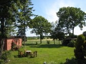 Garten mit Blick auf die angrenzenden Felder