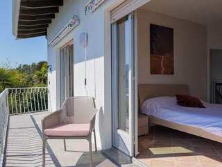 Eins von 3 Schlafzimmern mit Doppelbett