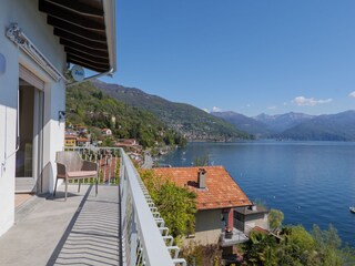Eins von 3 Schlafzimmern mit Doppelbett