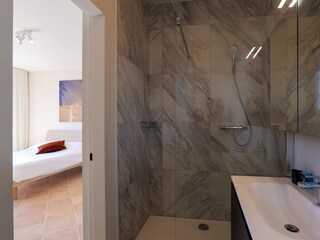 Badezimmer (en suite zum 2. Schlafzimmer)