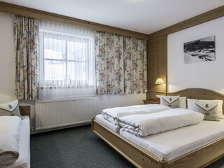 Nr. 2+5 Dreibettzimmer