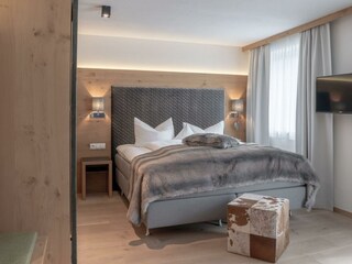 HDR_Hotel_Post_See-7