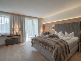 HDR_Hotel_Post_See-12