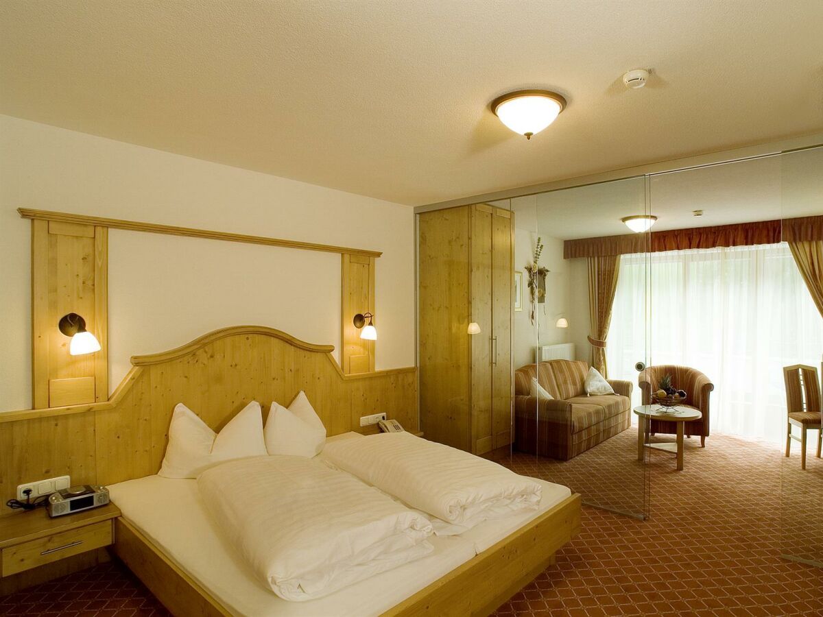 Suite Tirol Schlafzimmer und Wohnbereich