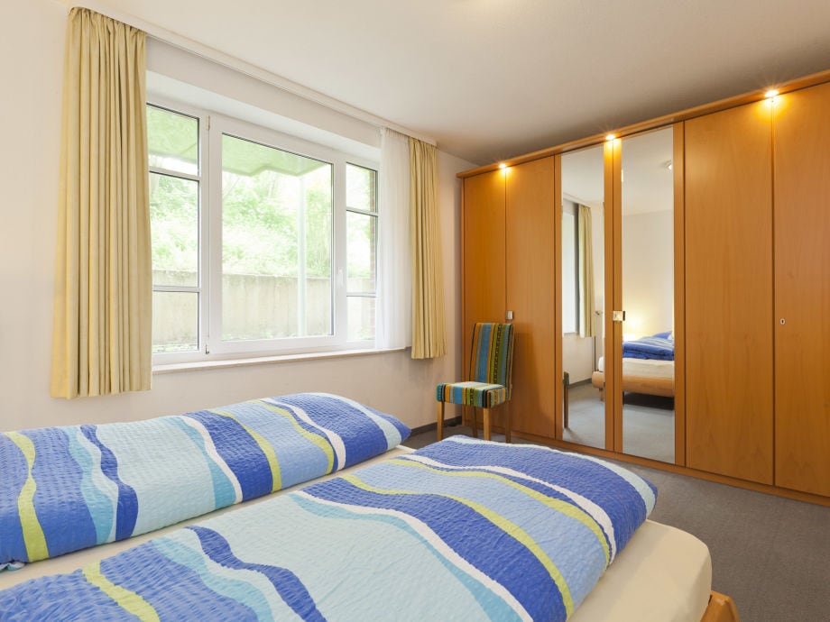 Schlafzimmer bett am fenster ~ dayoop.com