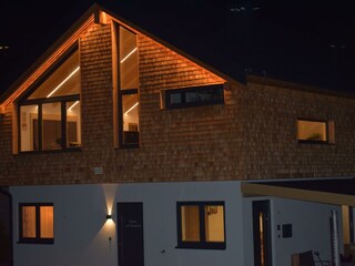 Studio mit Berglick Aussen mit Beleuchtung