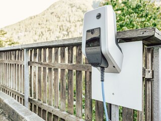 ferien-wohnen_E-Ladestation_beim_Haus_Paznaun_apar